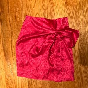 Pink mini skirt with ties and flowers